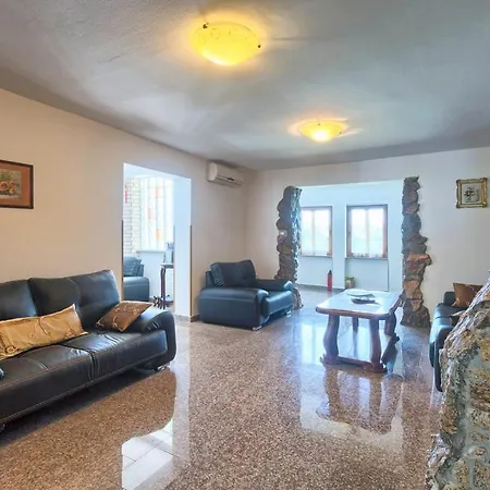 Pula Villa *