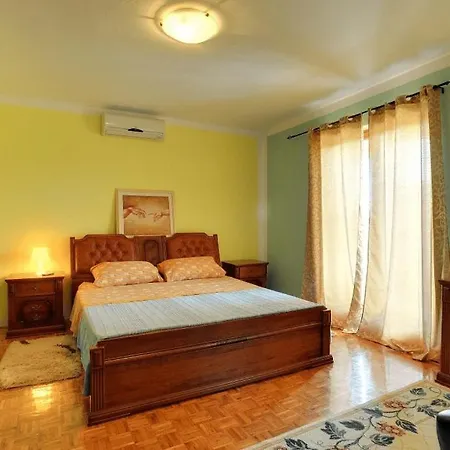 Pula Villa Valtura